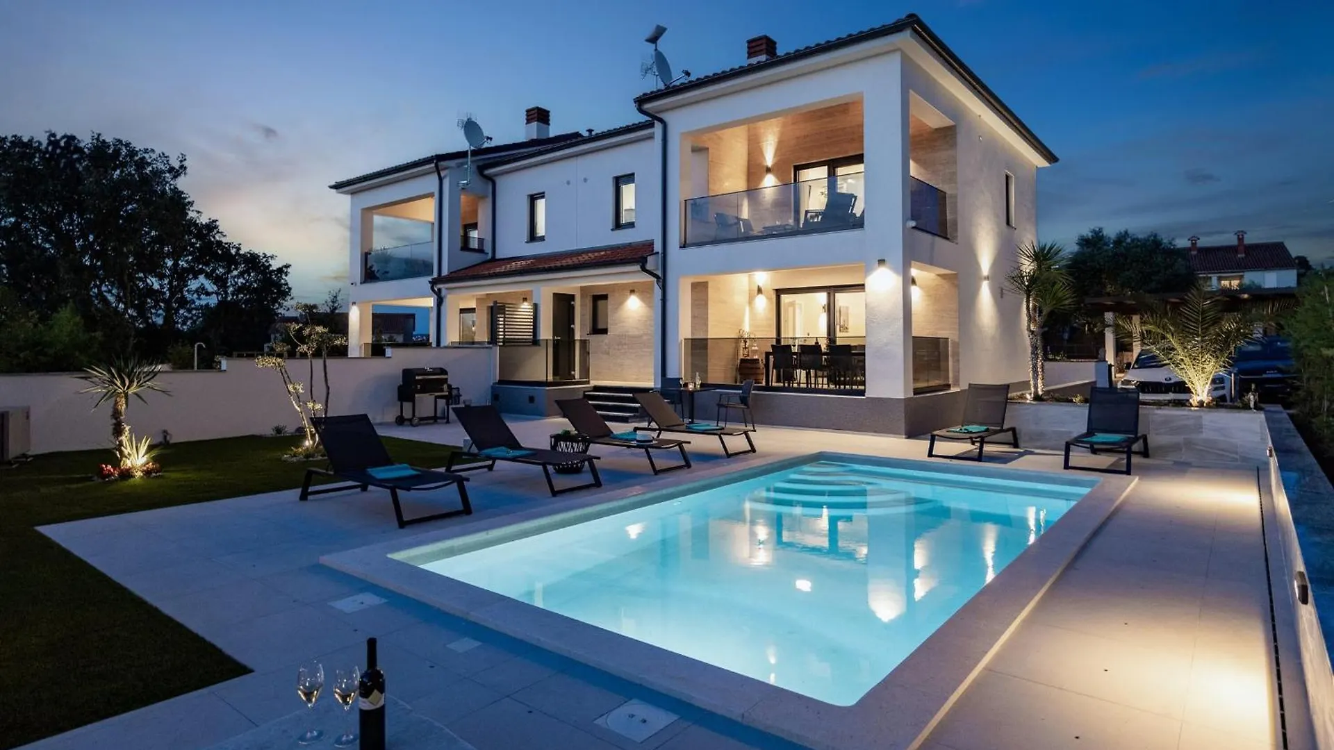 Polaris & Antares Villas 0*, Pula
