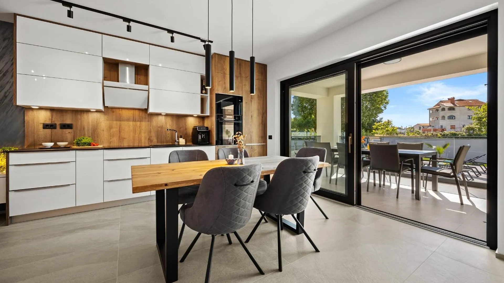 Polaris & Antares Villas 0*, Pula