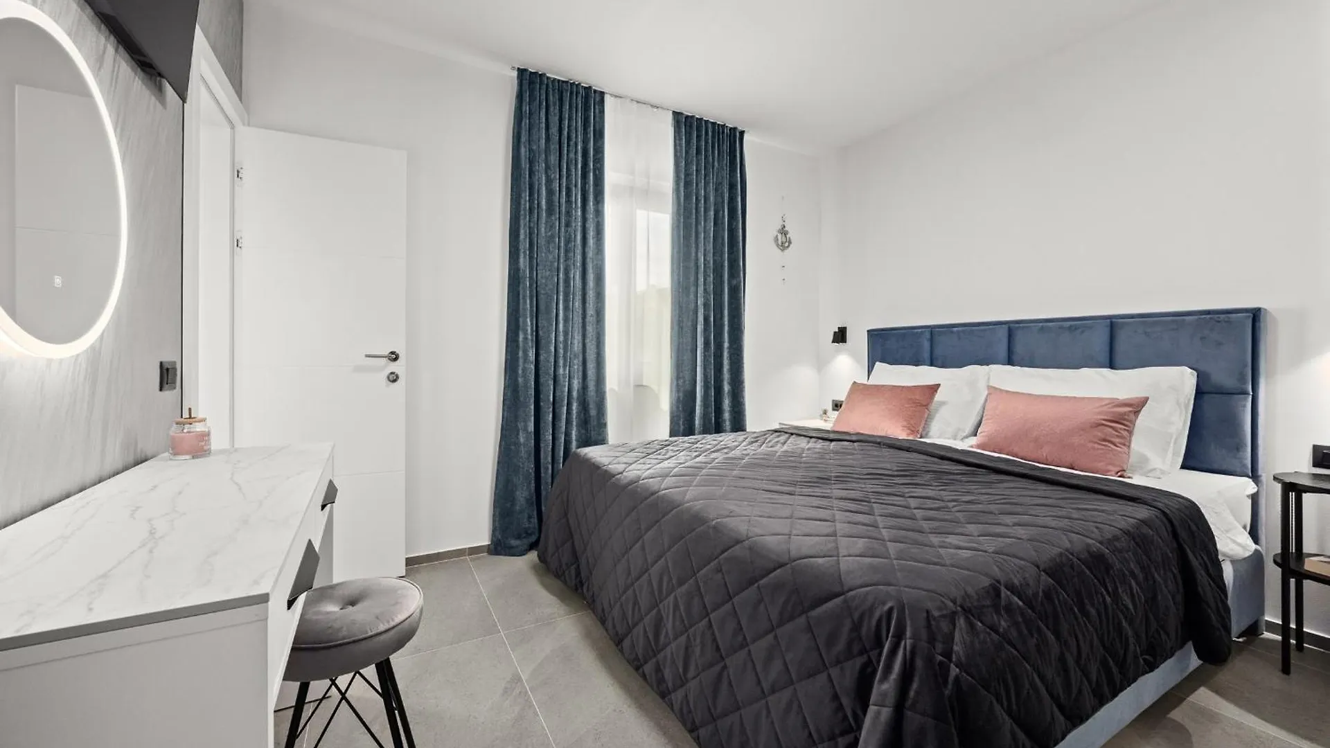 Polaris & Antares Villas 0*, Pula