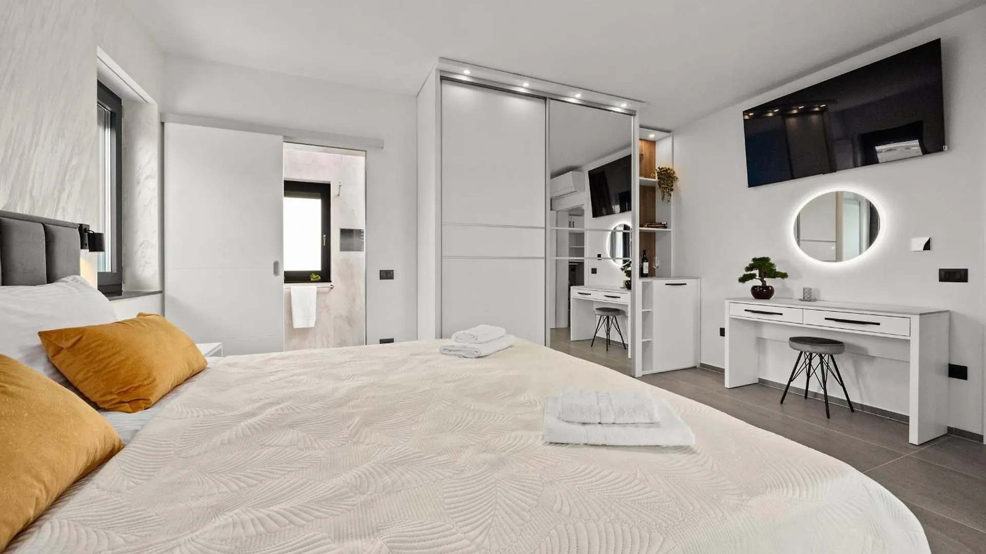 Polaris & Antares Villas 0*, Pula Croatia