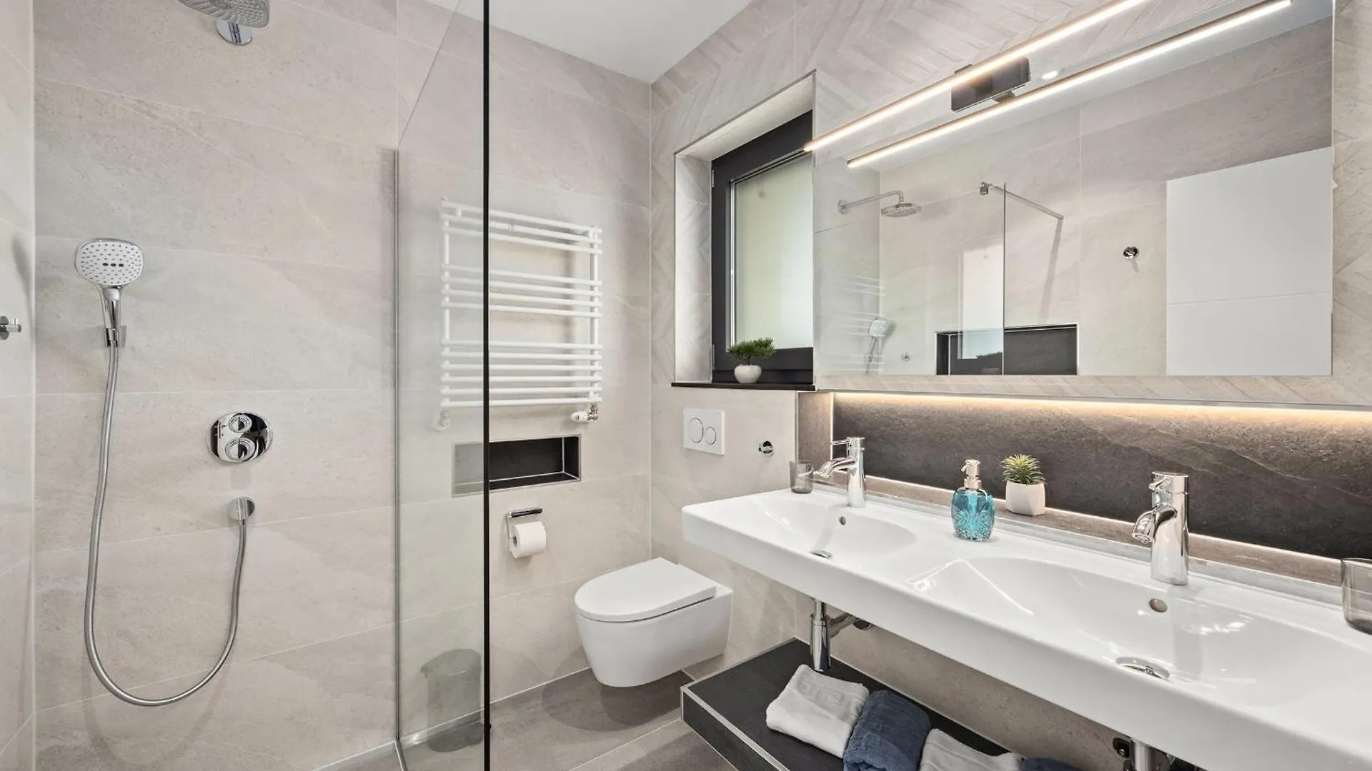 Polaris & Antares Villas 0*, Pula