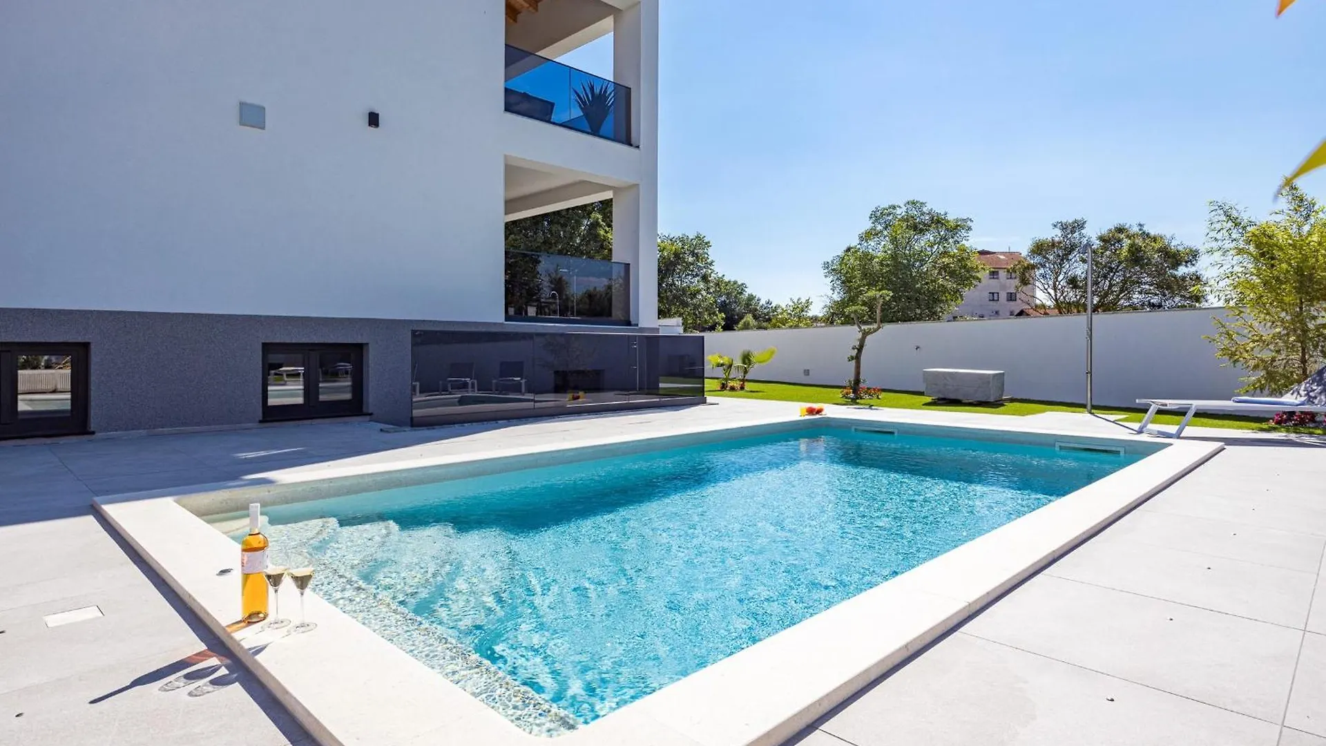 Polaris & Antares Villas 0*, Pula